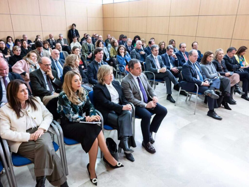 Participamos con la Consejería de Educación en reuniones con las Confederaciones de Empresarios y las Cámaras de Comercio para el impulso de la FP Dual.